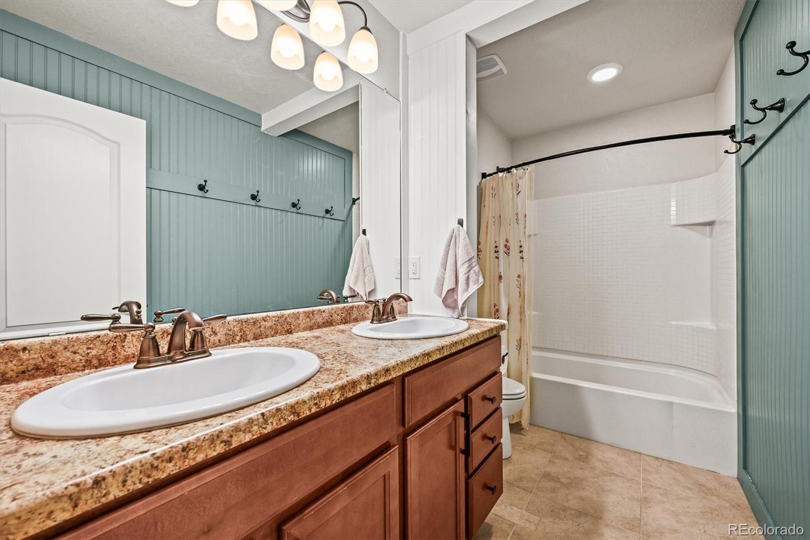 5595 Turnbury Circle