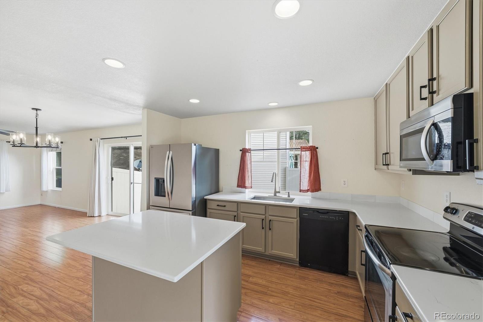 3925 Kenwood Circle