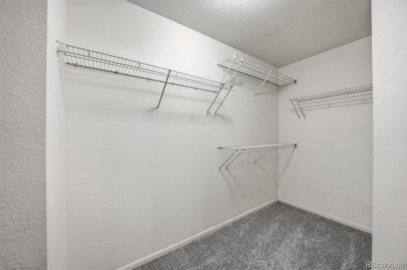 3925 Kenwood Circle