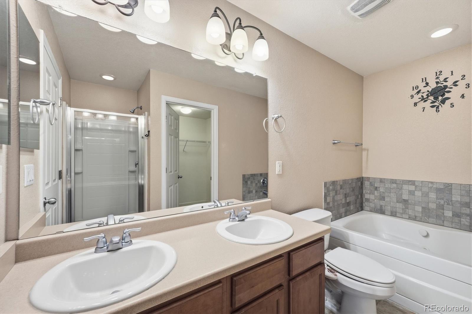 3925 Kenwood Circle