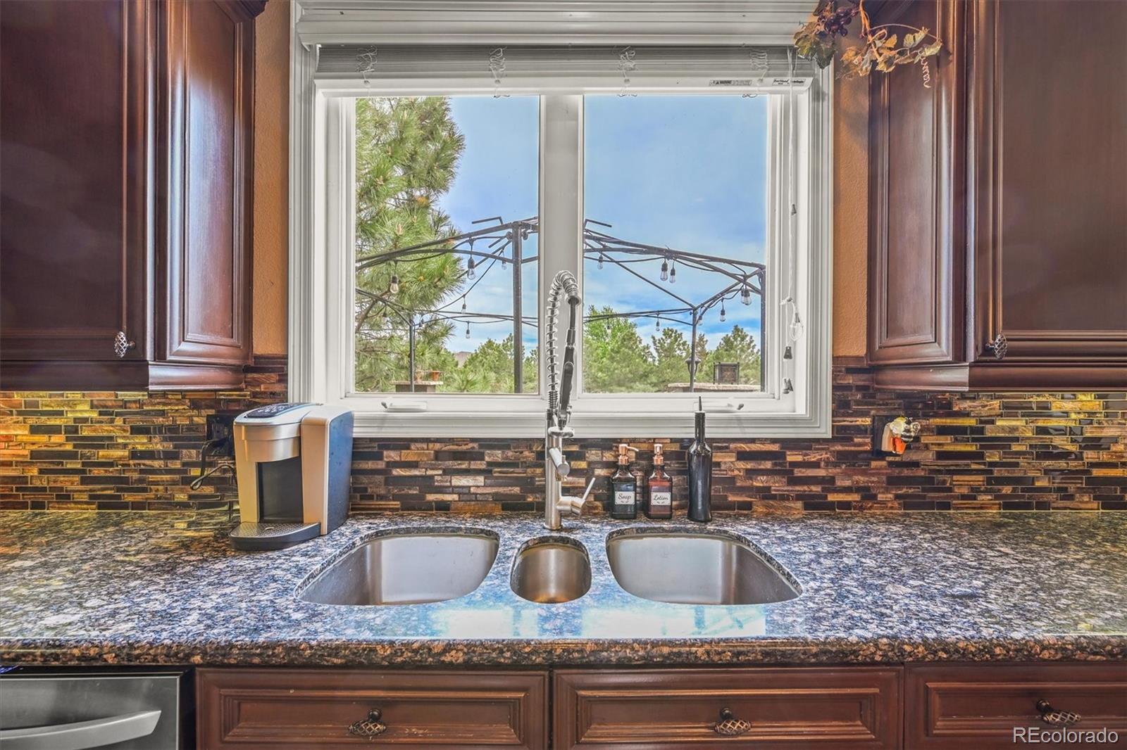 8518 High Ridge