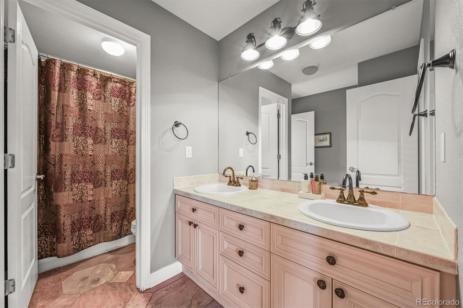 8518 High Ridge