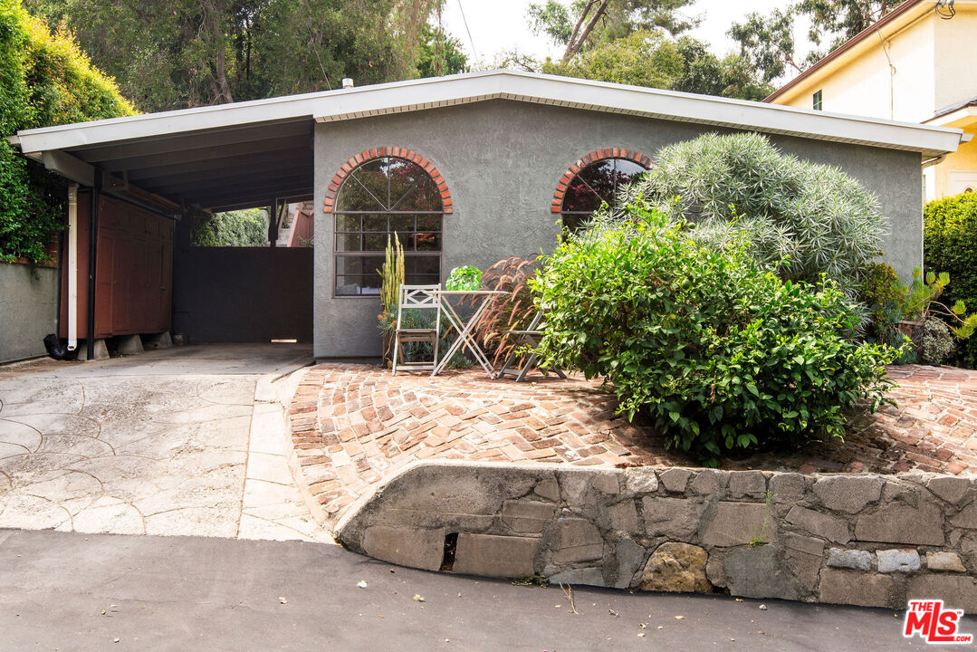 5011 El Verano Ave