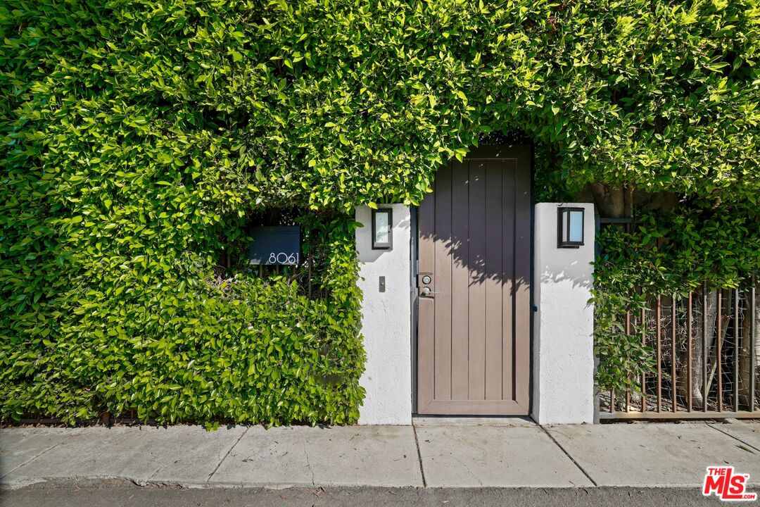 8061 Rosewood Ave