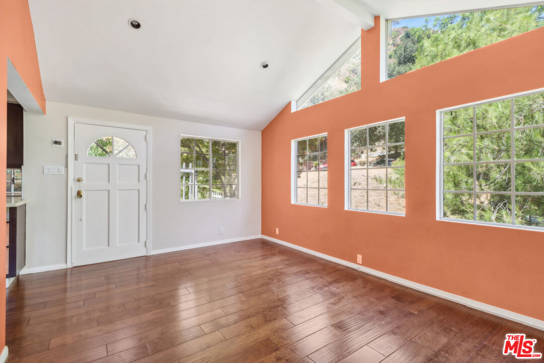 757 Skyland Dr