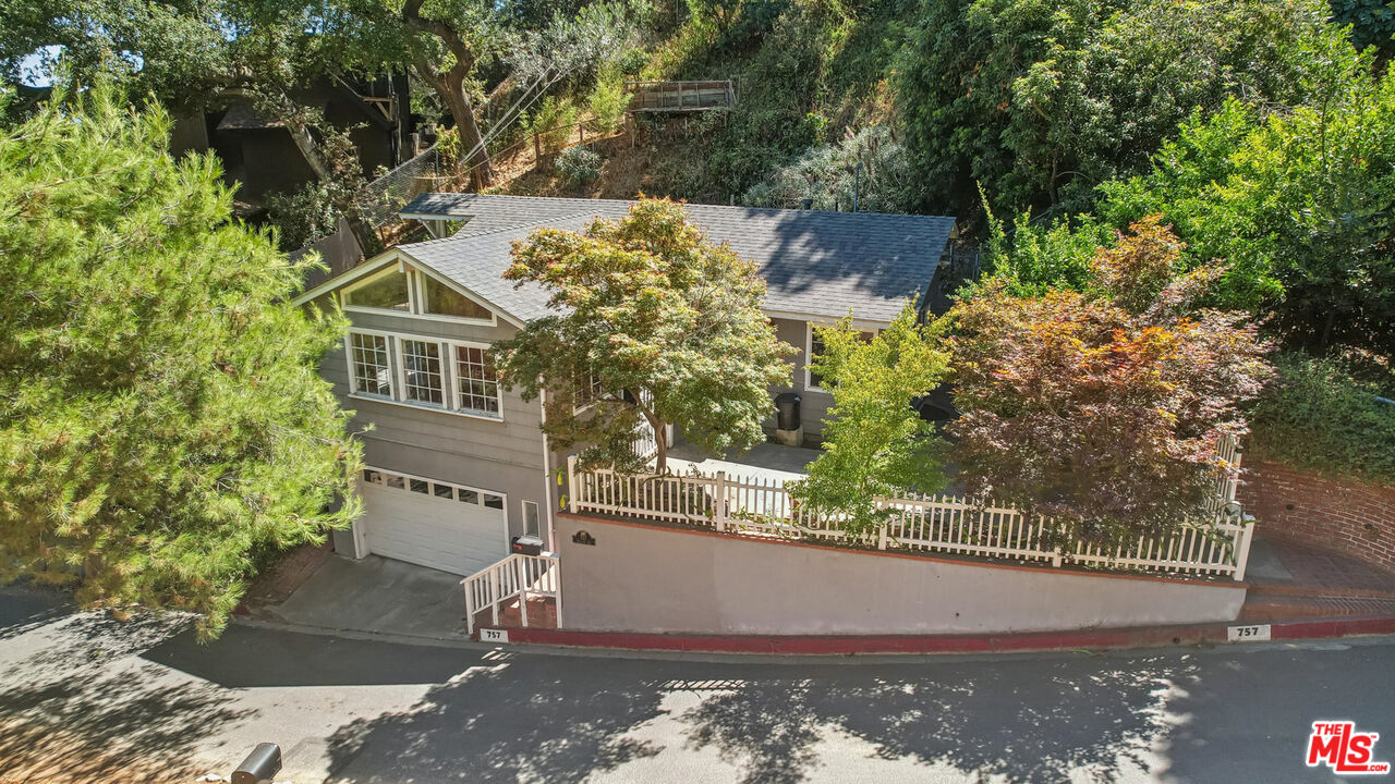 757 Skyland Dr