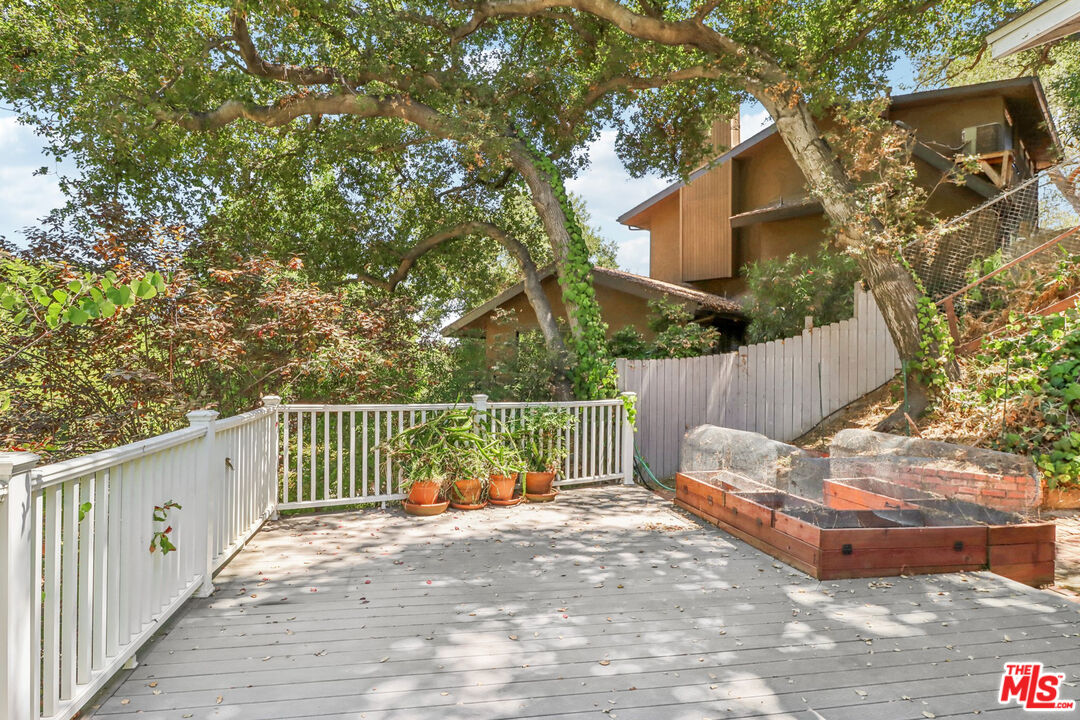 757 Skyland Dr