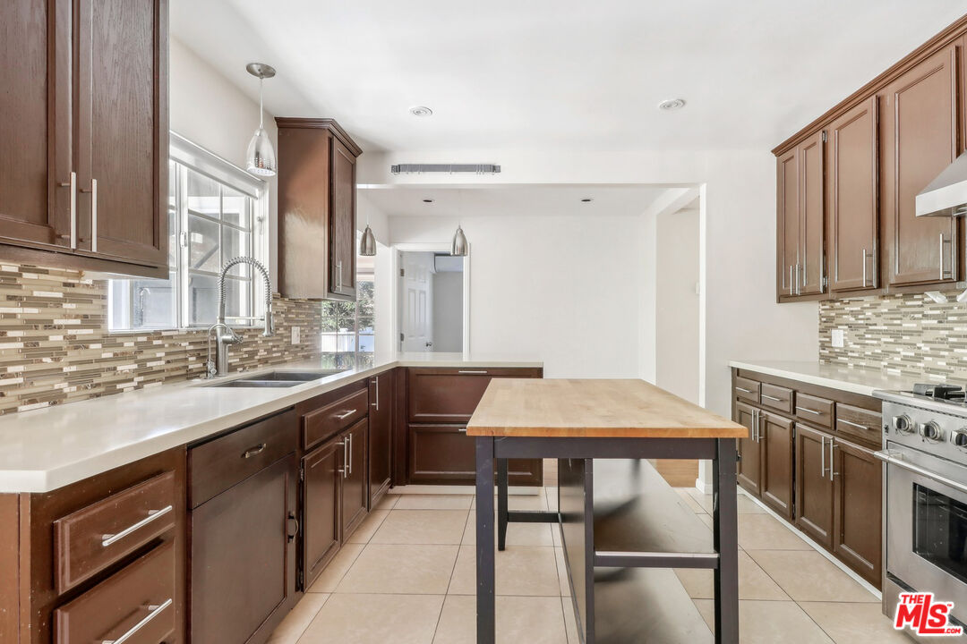 757 Skyland Dr