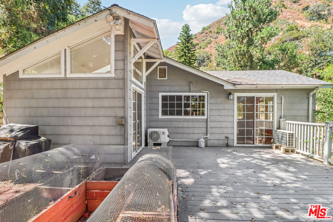 757 Skyland Dr