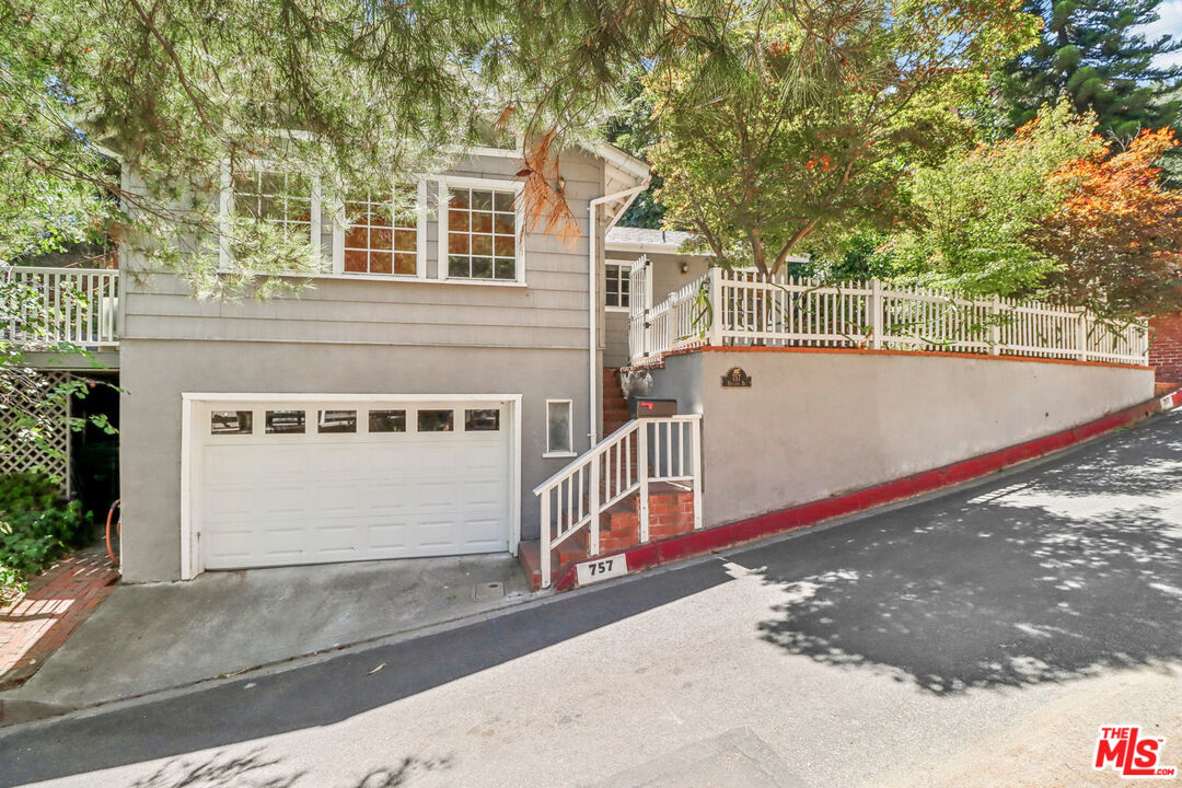 757 Skyland Dr