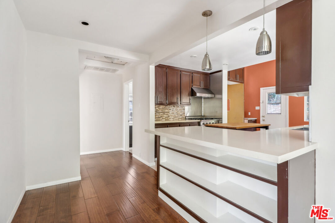 757 Skyland Dr