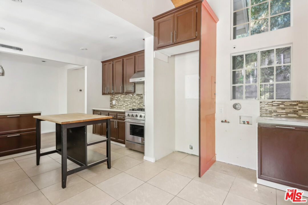 757 Skyland Dr