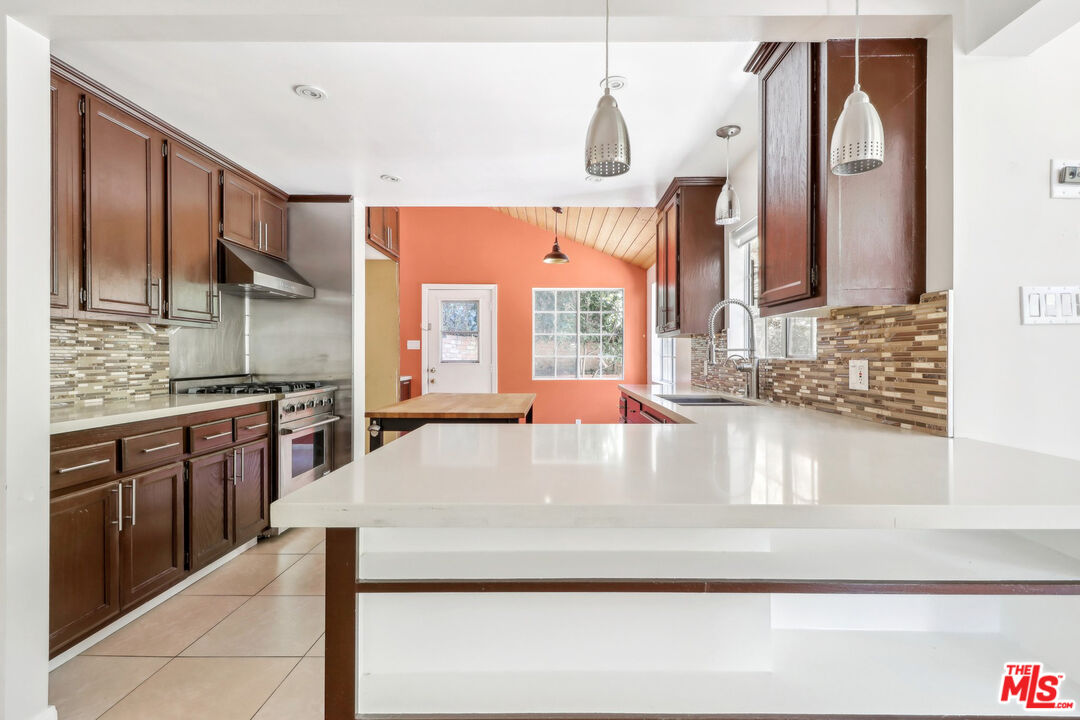 757 Skyland Dr