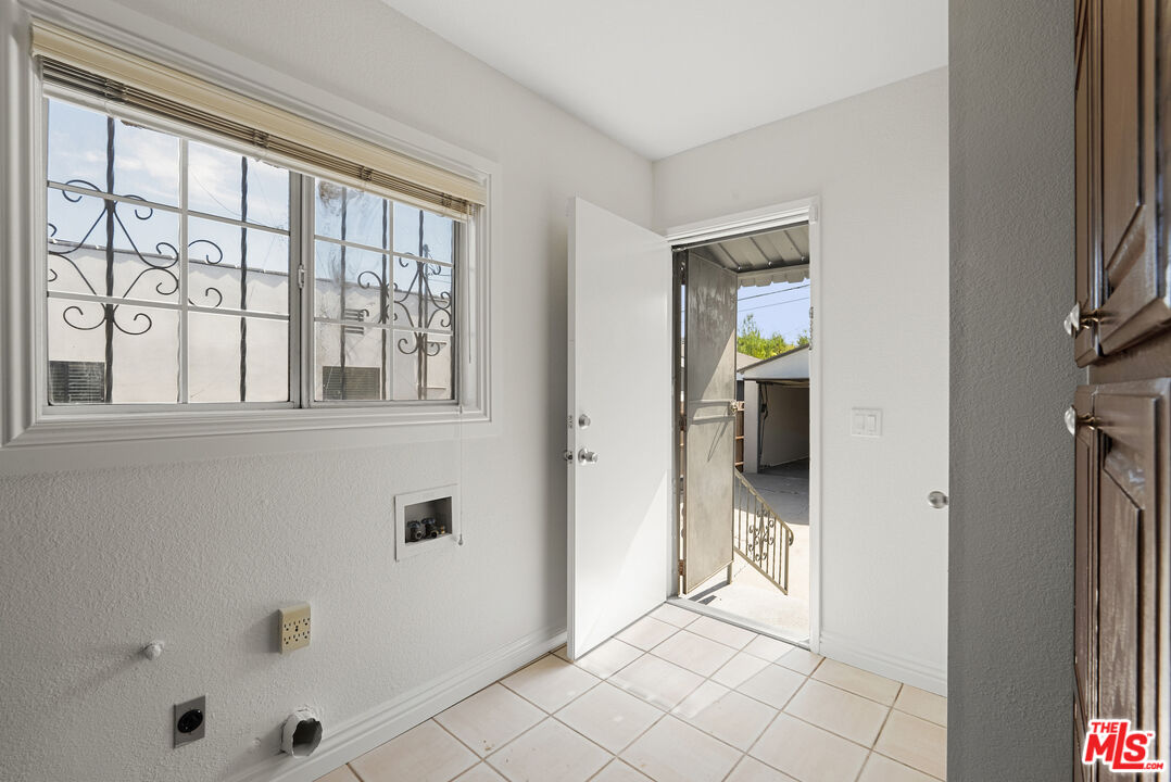 4232 Lexington Ave