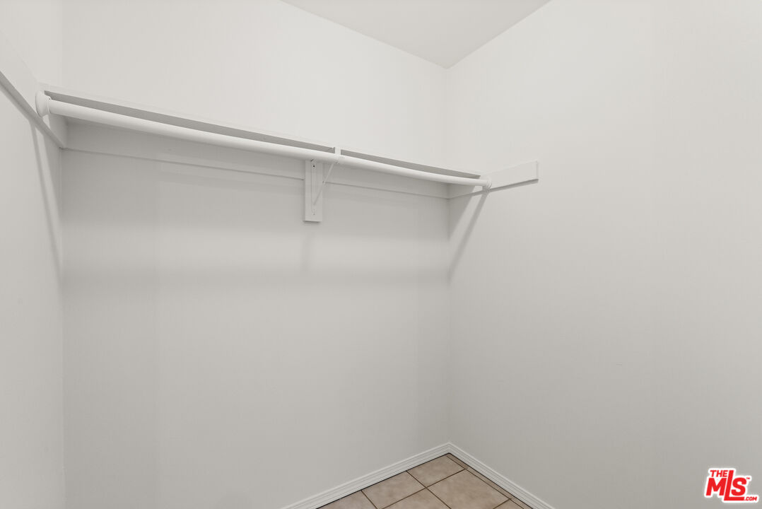 4232 Lexington Ave