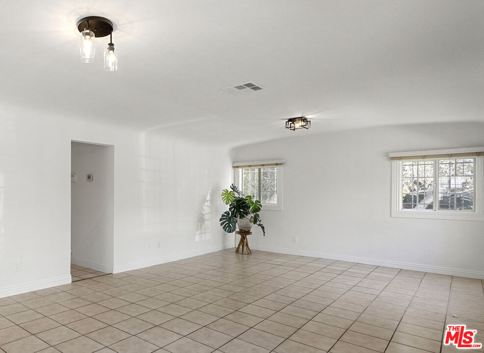 4232 Lexington Ave