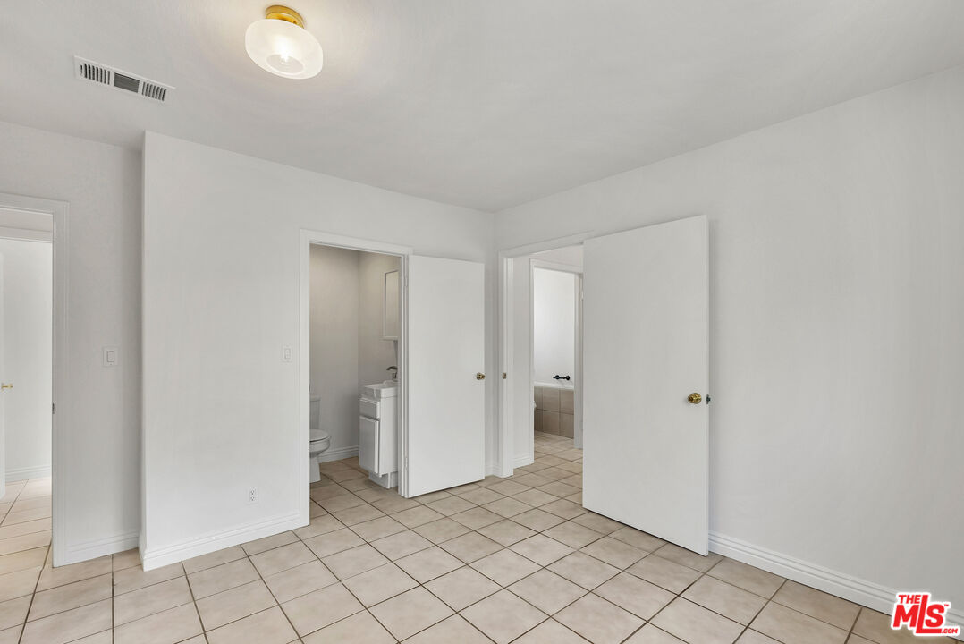 4232 Lexington Ave