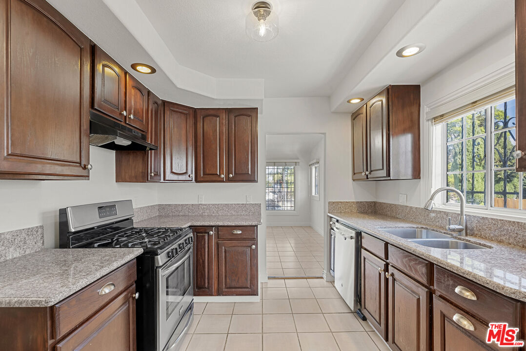 4232 Lexington Ave