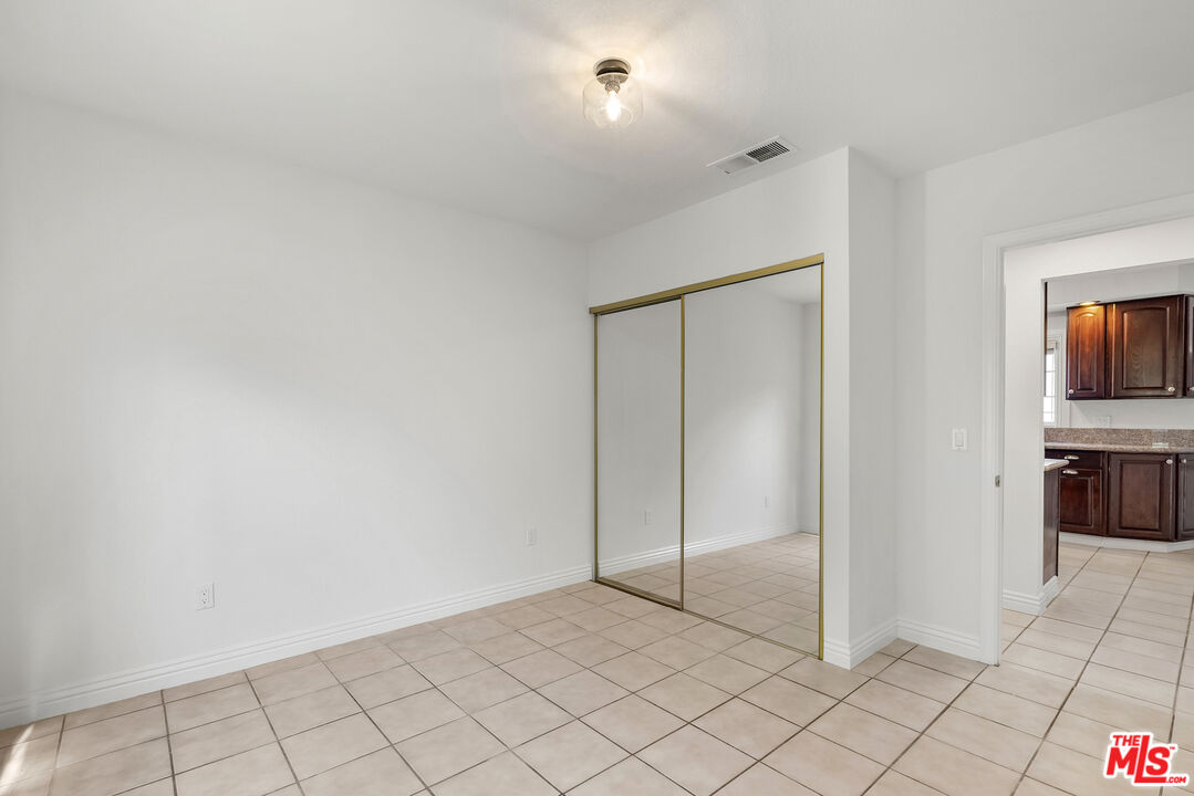 4232 Lexington Ave