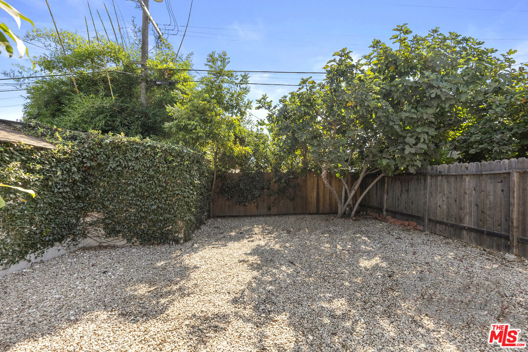 4232 Lexington Ave