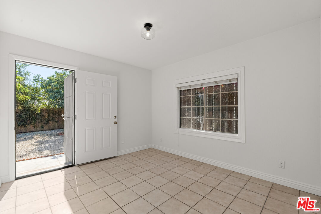 4232 Lexington Ave
