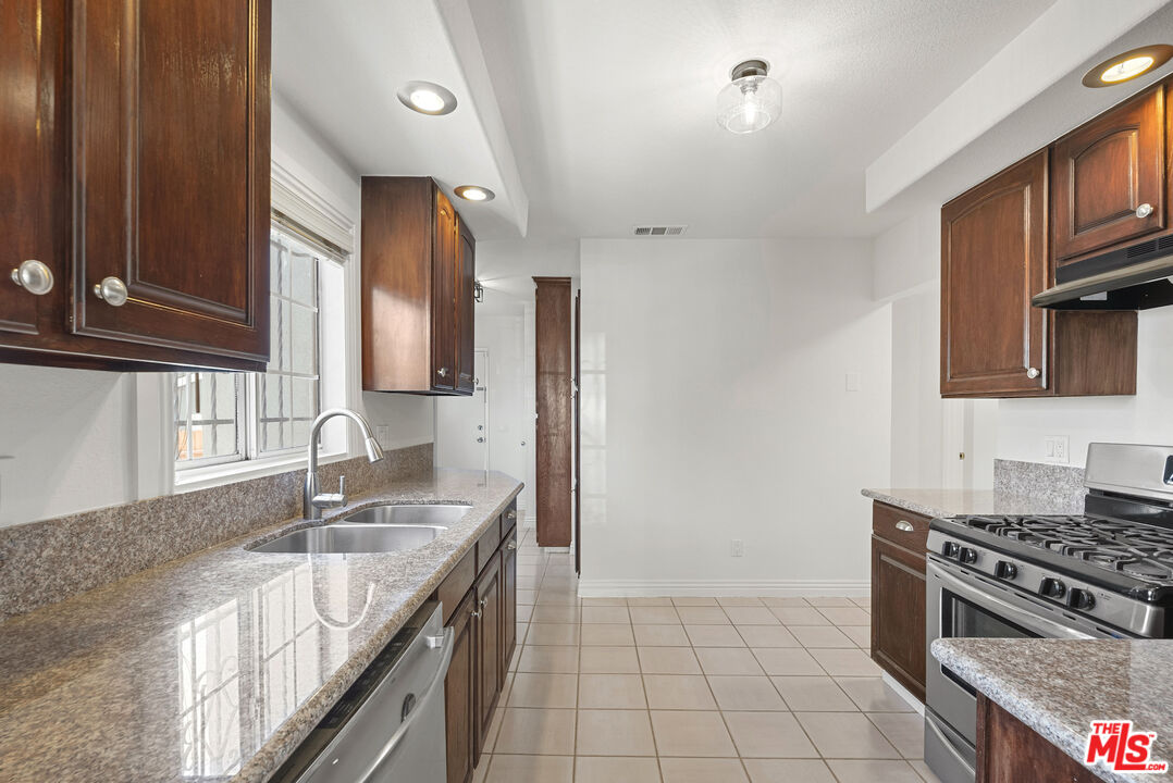 4232 Lexington Ave