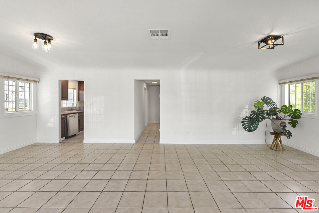 4232 Lexington Ave