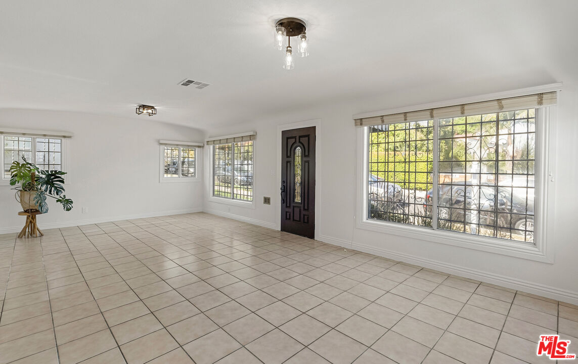4232 Lexington Ave