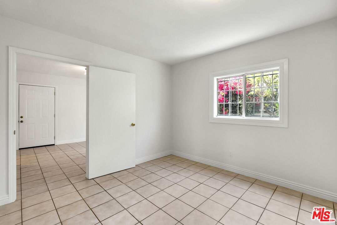 4232 Lexington Ave