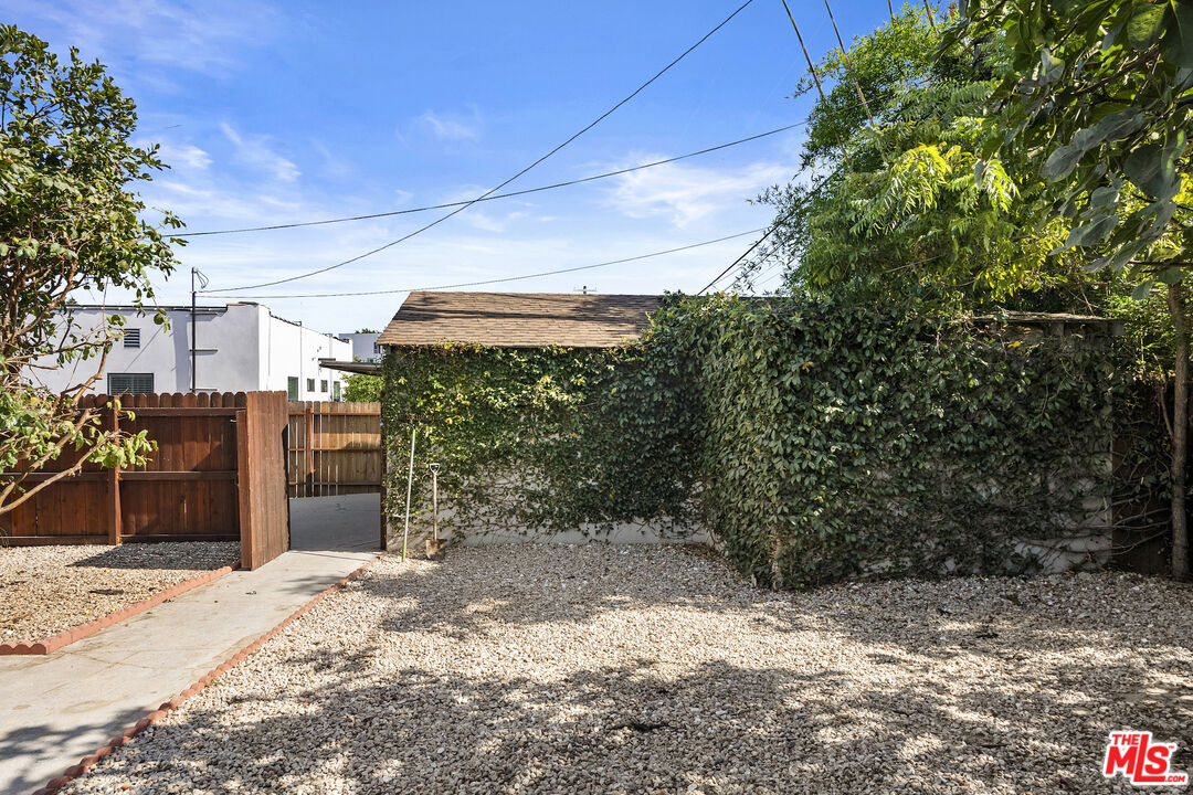 4232 Lexington Ave