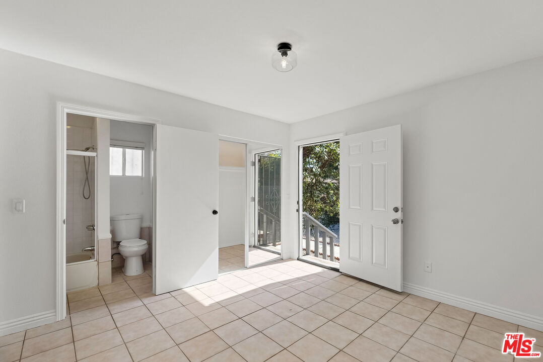4232 Lexington Ave