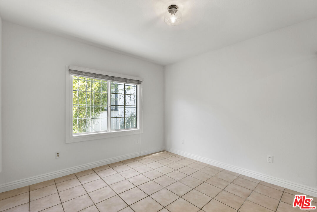 4232 Lexington Ave
