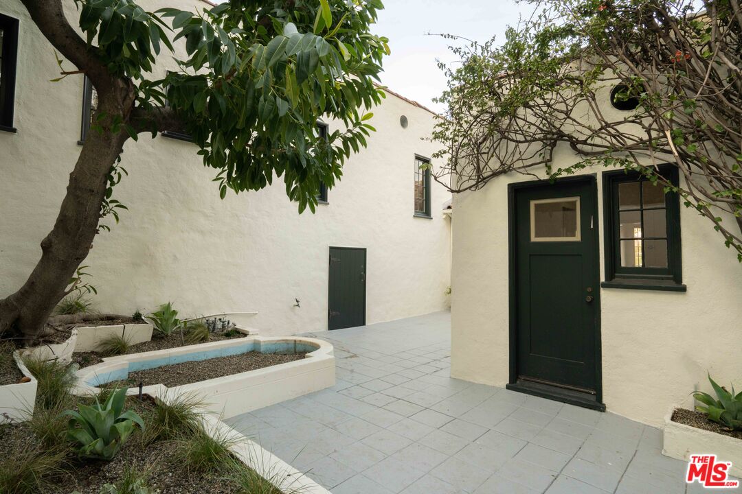 2021 Whitley Terrace Steps