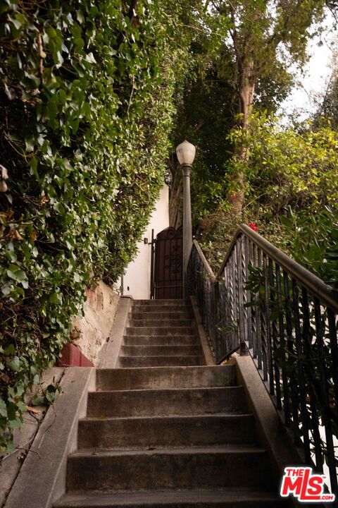 2021 Whitley Terrace Steps