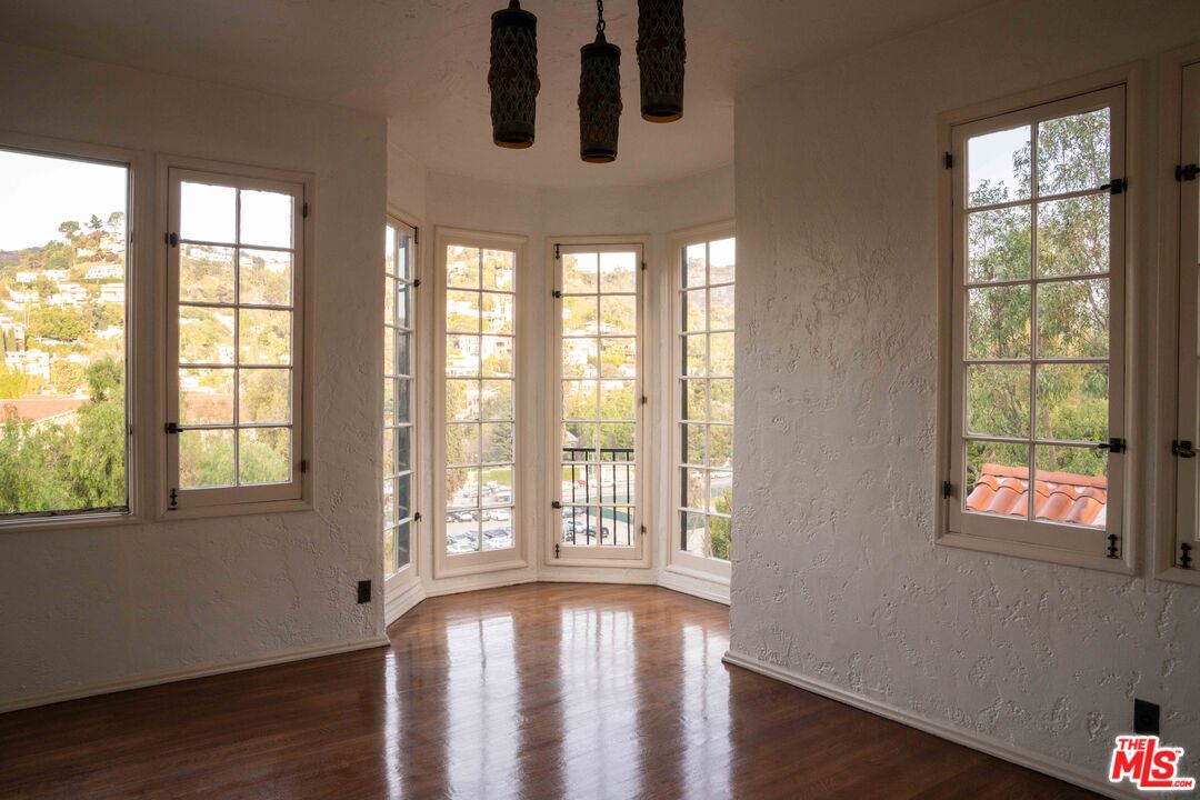 2021 Whitley Terrace Steps