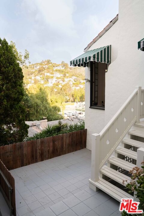2021 Whitley Terrace Steps
