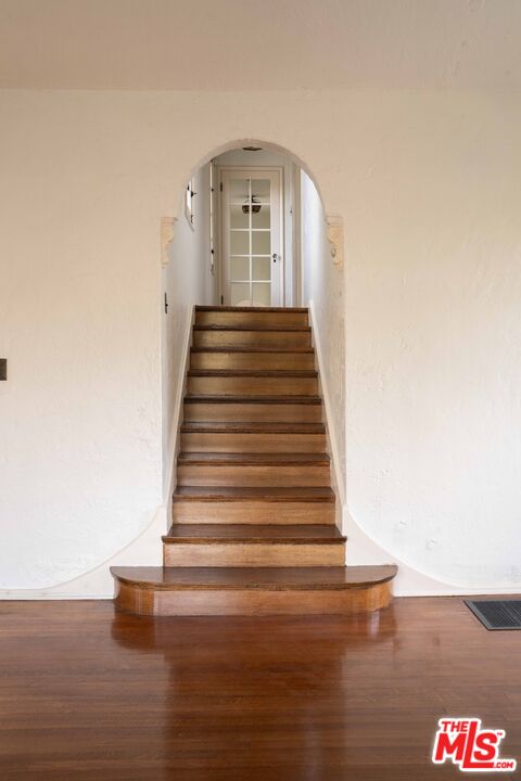 2021 Whitley Terrace Steps