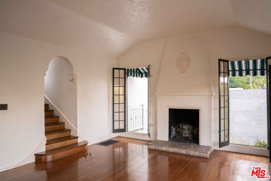 2021 Whitley Terrace Steps