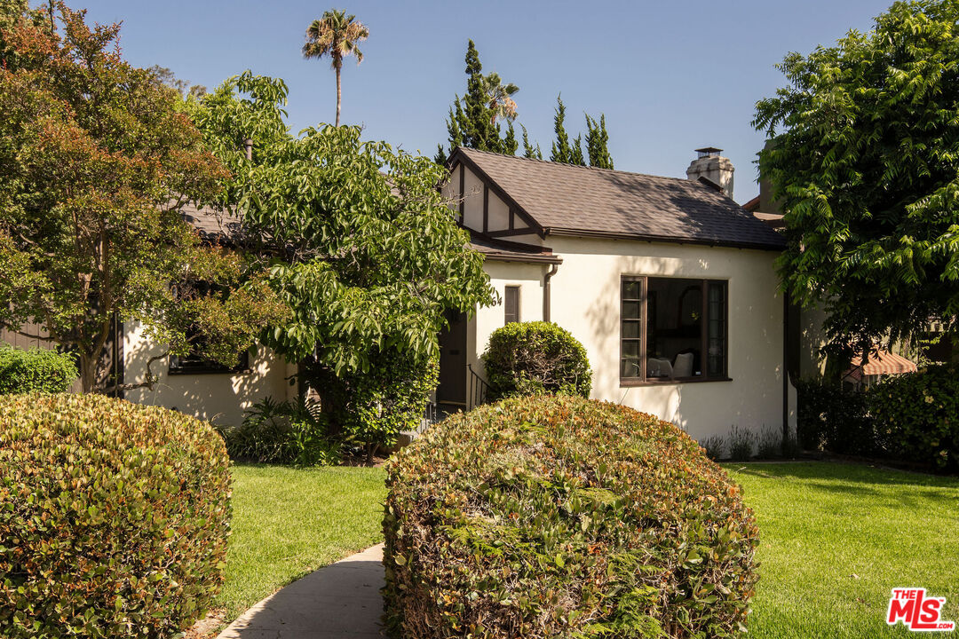 5264 Live Oak View Ave