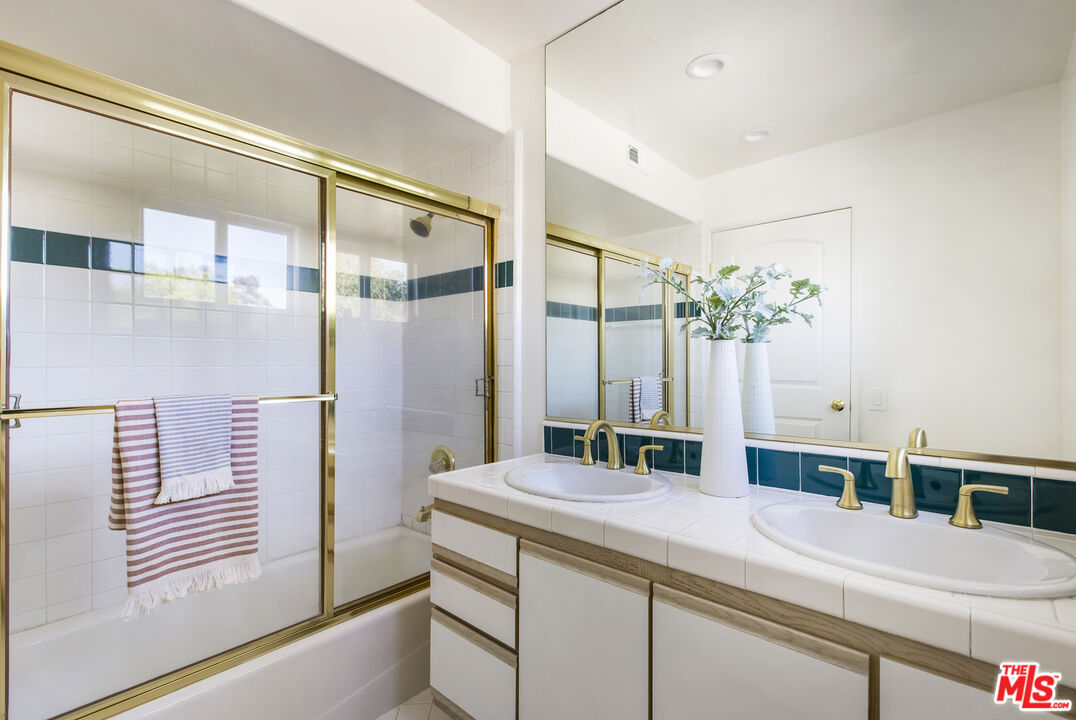 11110 Camarillo St Unit: 113