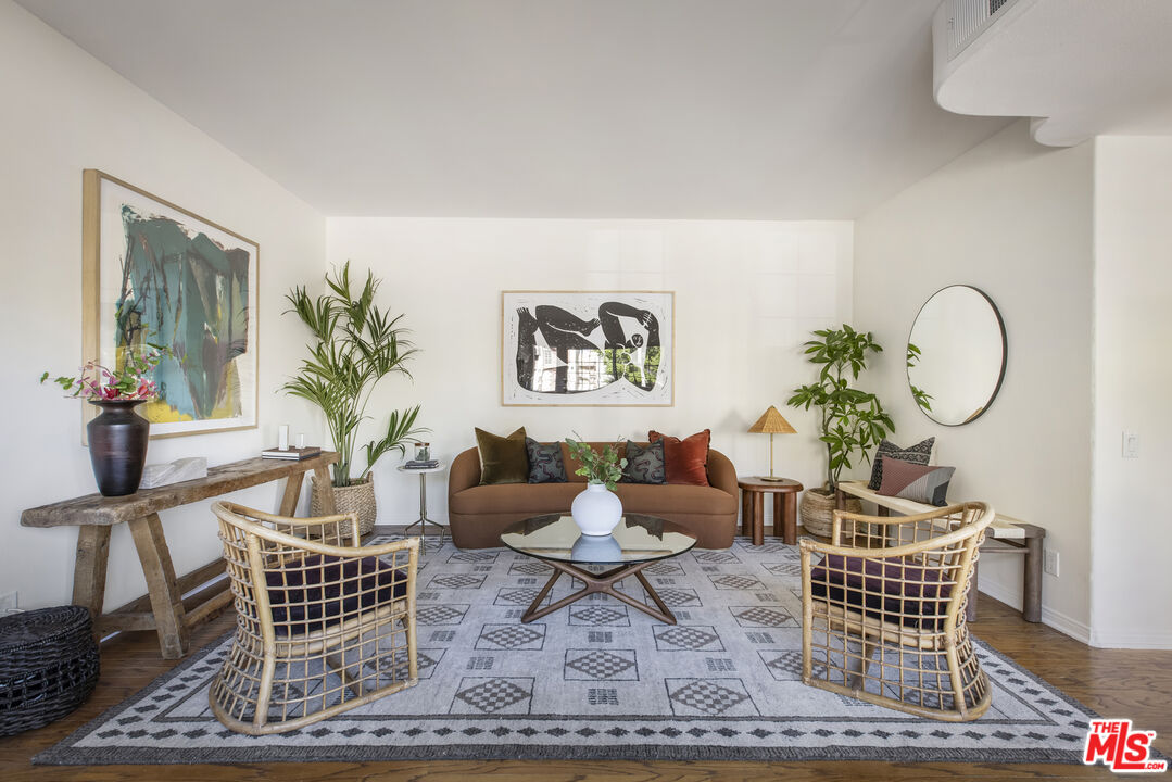 11110 Camarillo St Unit: 113