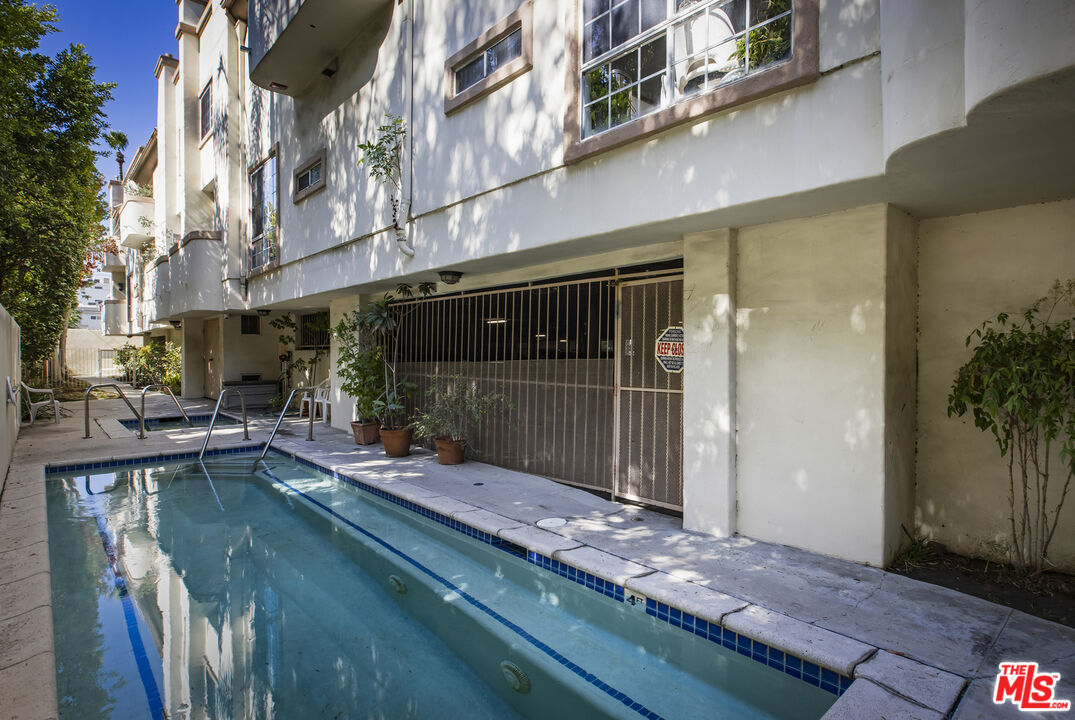 11110 Camarillo St Unit: 113