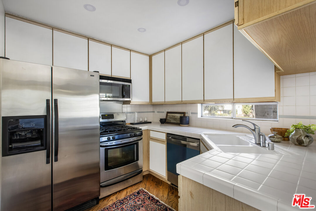 11110 Camarillo St Unit: 113