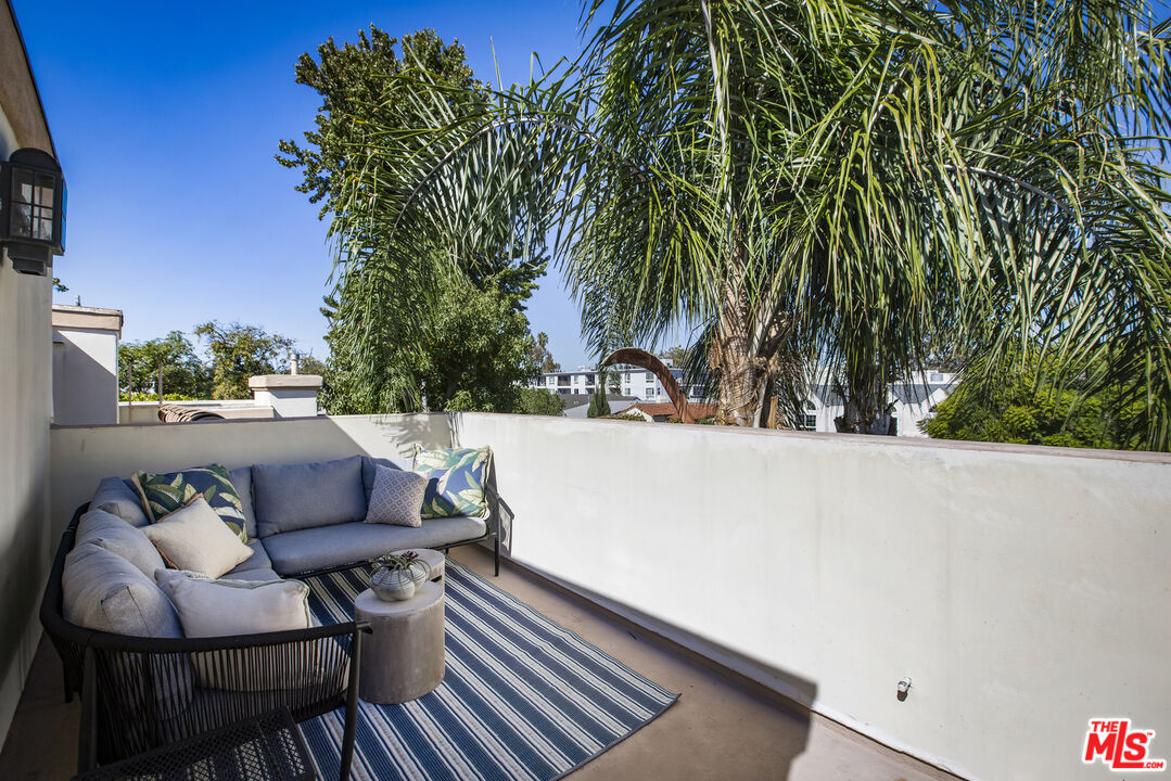 11110 Camarillo St Unit: 113