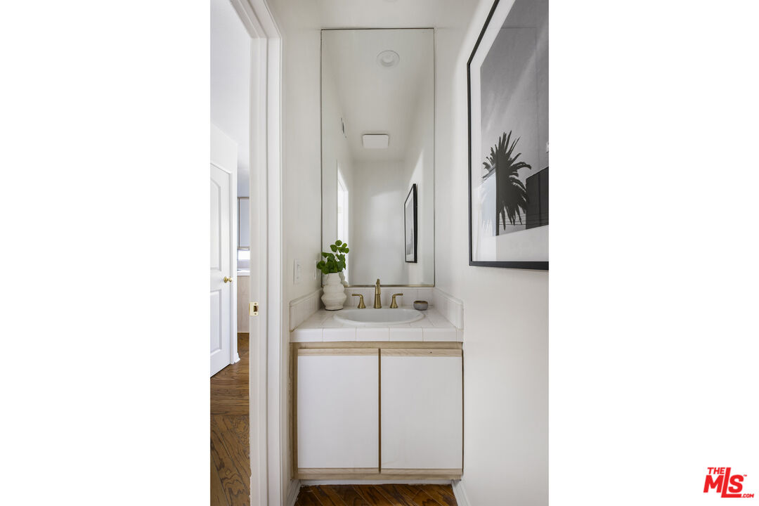 11110 Camarillo St Unit: 113