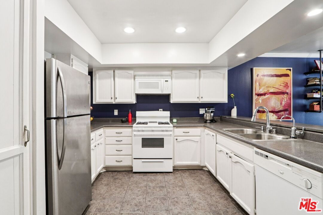 5125 Harold Way Unit: 104