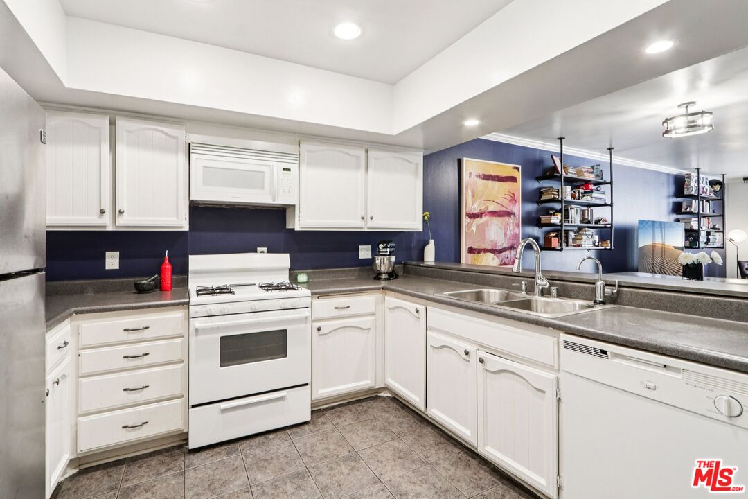 5125 Harold Way Unit: 104