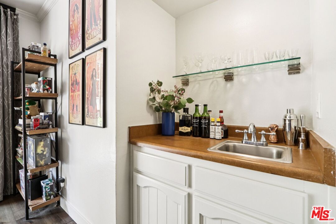 5125 Harold Way Unit: 104