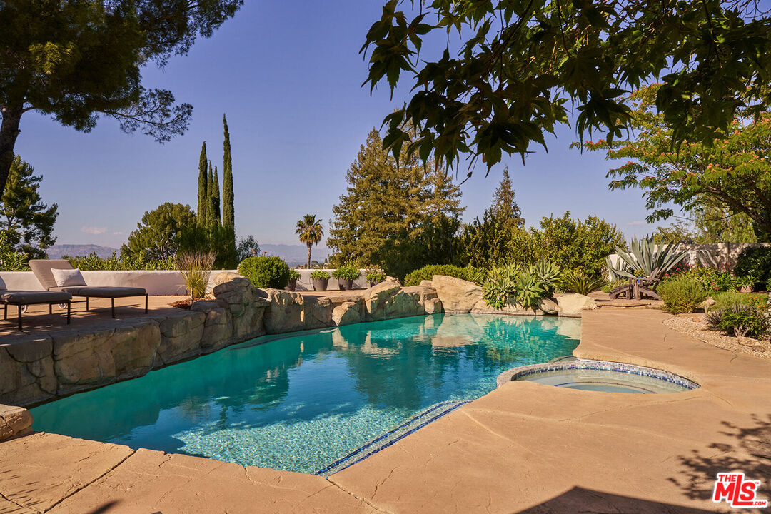 21737 Woodland Crest Dr