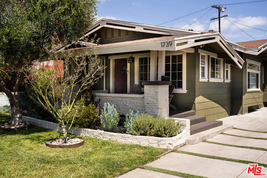 1739 W 41st Pl